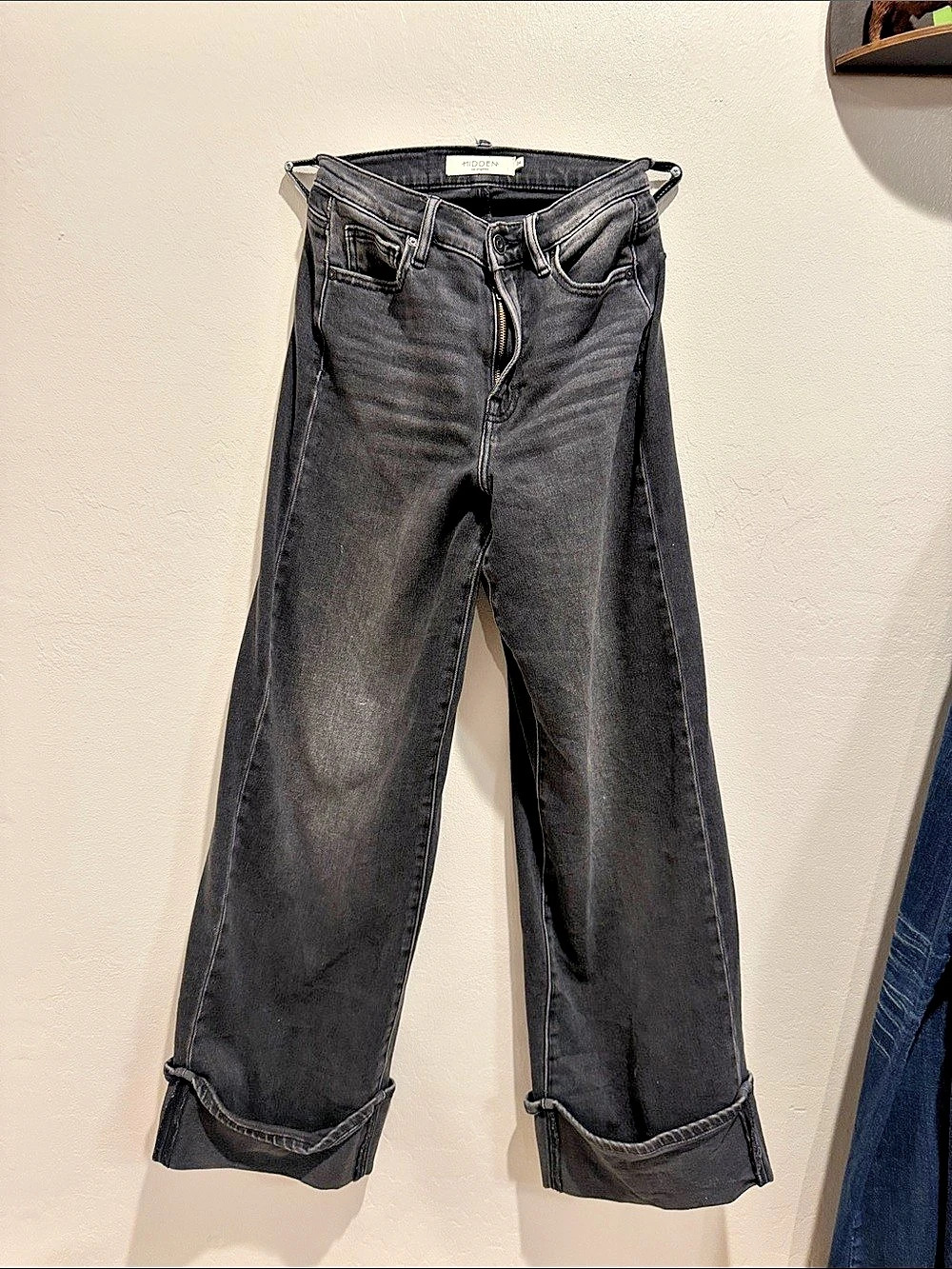 HIDDEN Straight Leg Jeans in Gray Waist 24 Like New